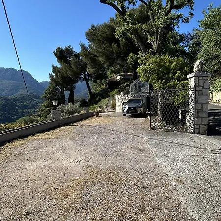 Des Ciappes Et Des Fees * 芒通